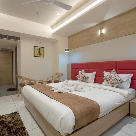 Hotel Silvera Grand Ahmedabad Exteriör bild