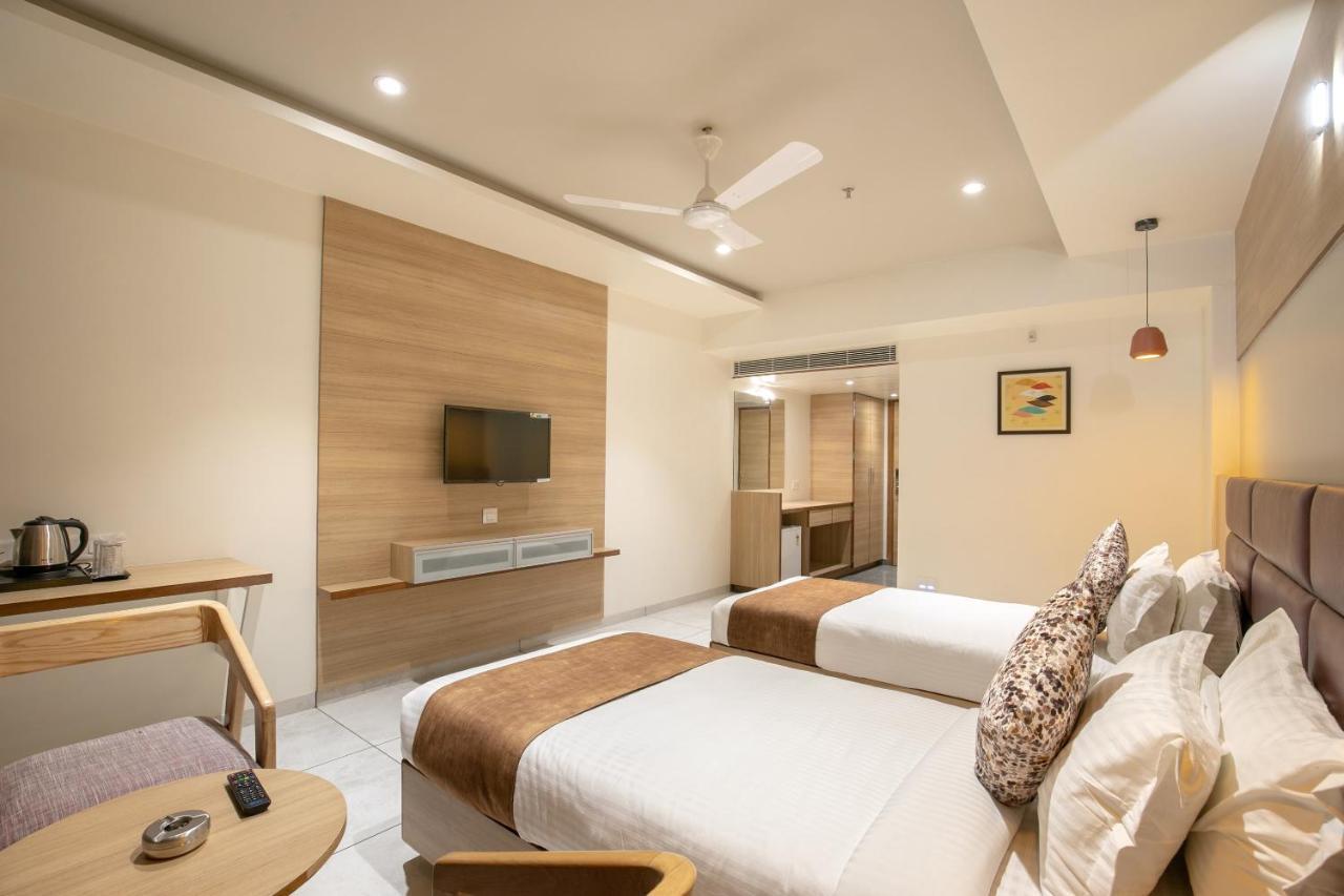 Hotel Silvera Grand Ahmedabad Exteriör bild