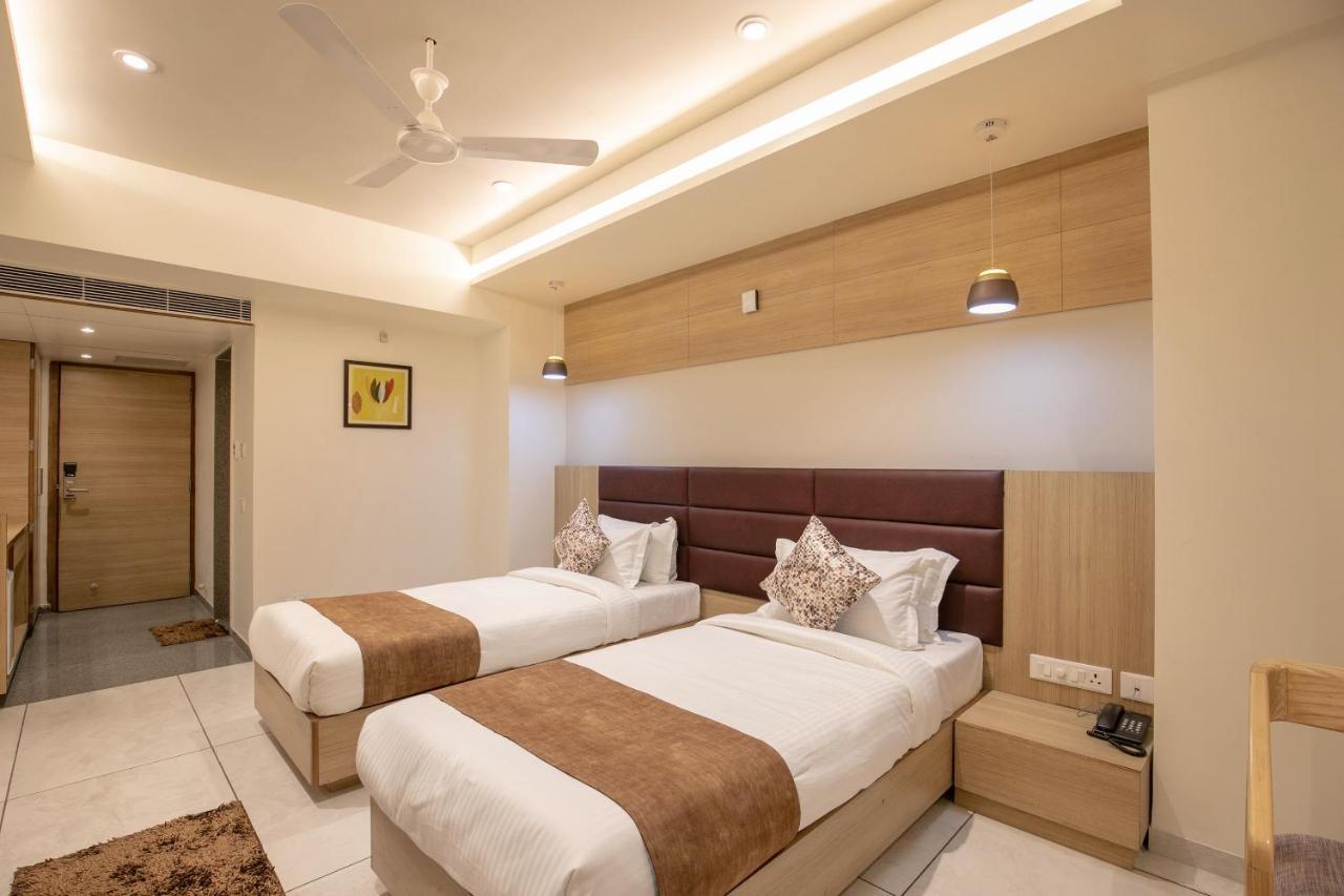 Hotel Silvera Grand Ahmedabad Exteriör bild