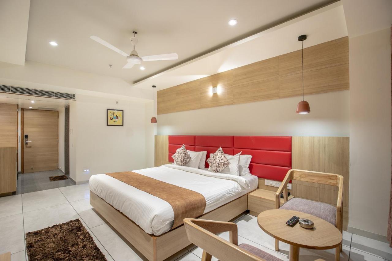 Hotel Silvera Grand Ahmedabad Exteriör bild