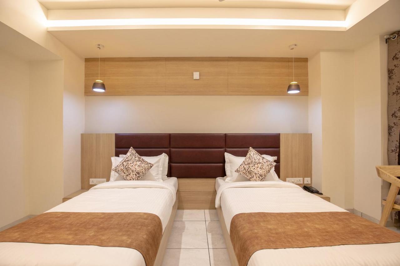 Hotel Silvera Grand Ahmedabad Exteriör bild
