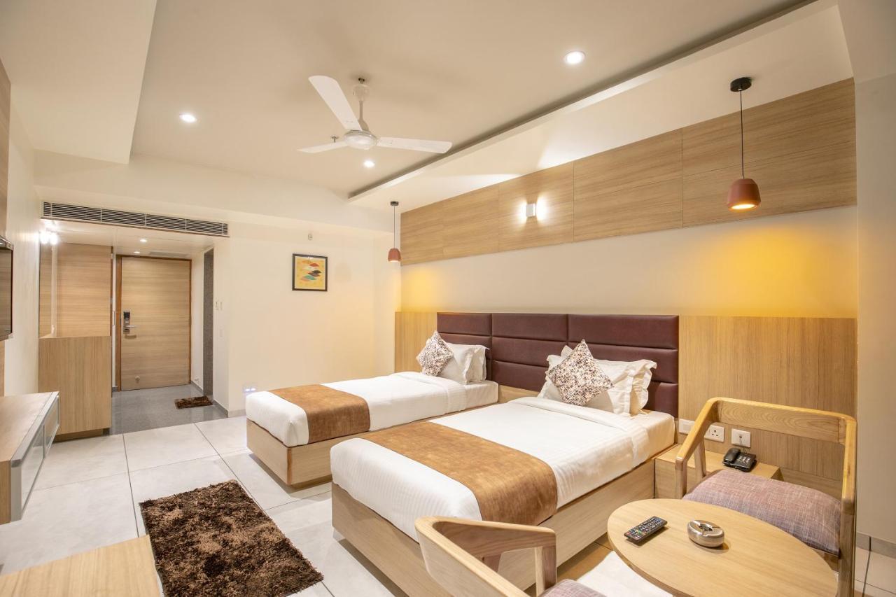 Hotel Silvera Grand Ahmedabad Exteriör bild