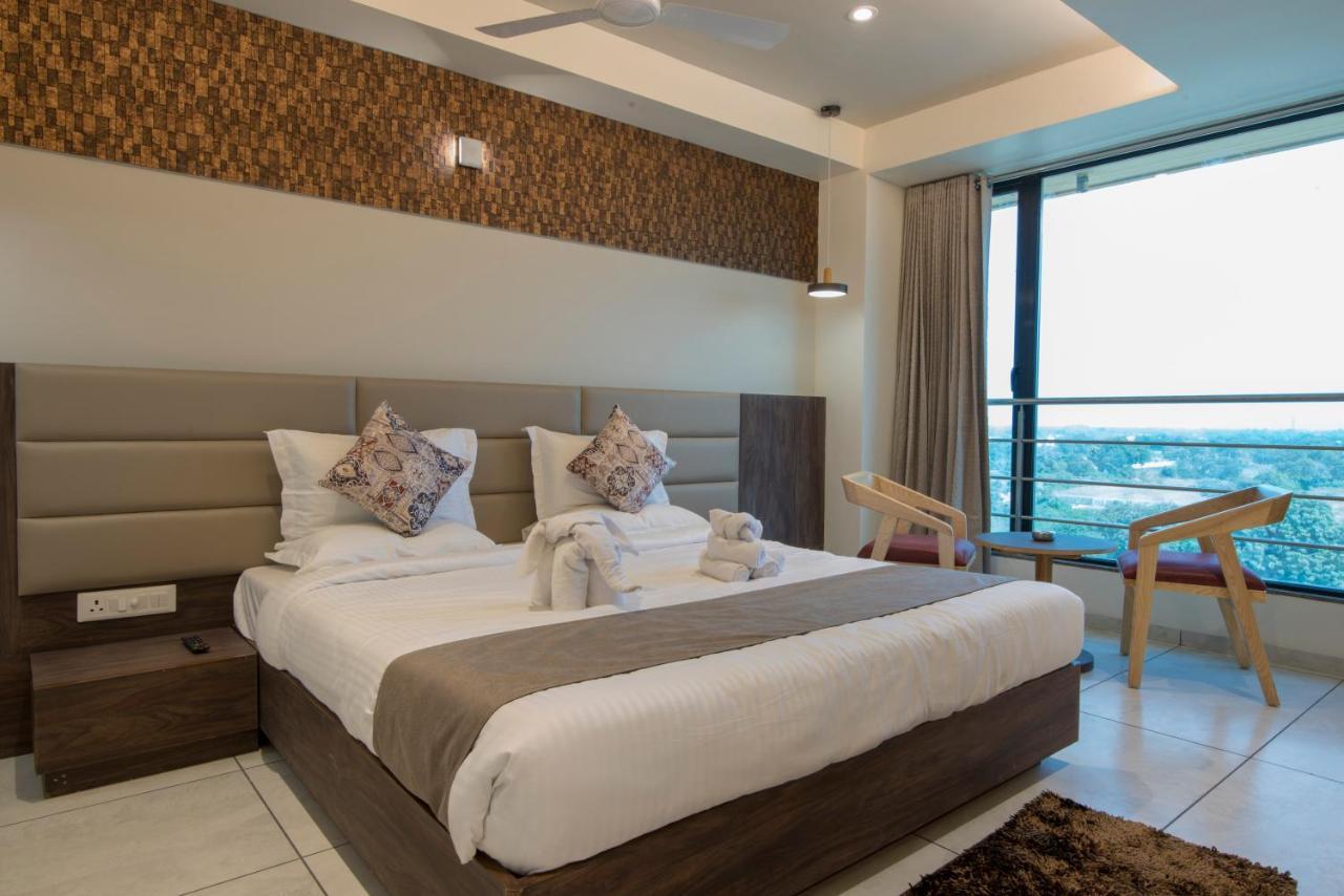 Hotel Silvera Grand Ahmedabad Exteriör bild