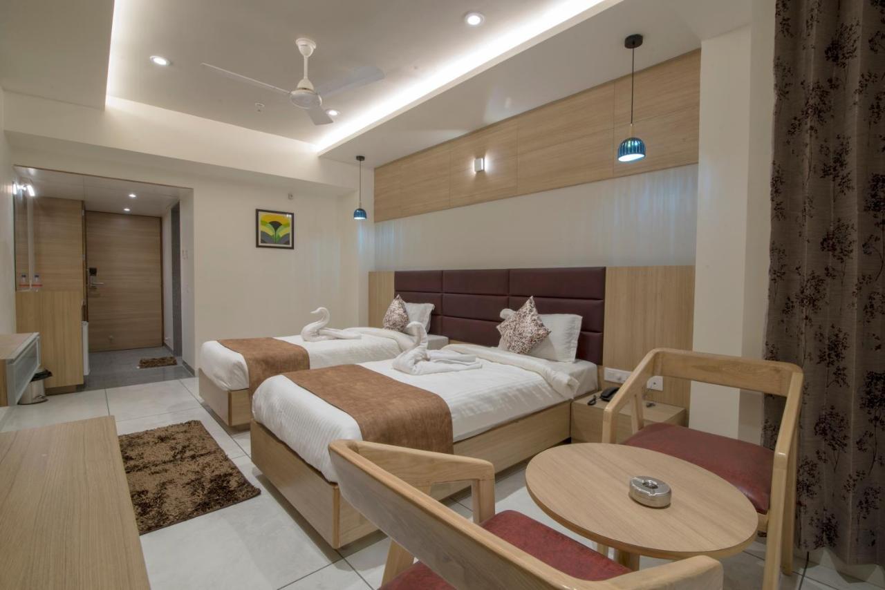 Hotel Silvera Grand Ahmedabad Exteriör bild