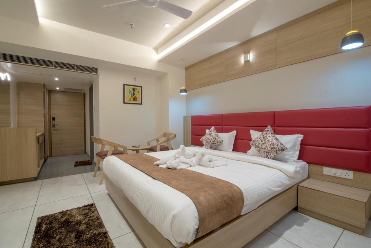 Hotel Silvera Grand Ahmedabad Exteriör bild