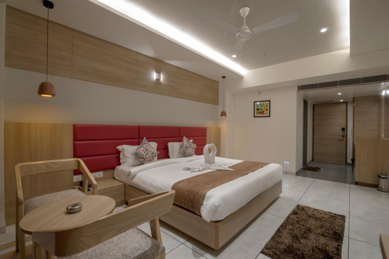 Hotel Silvera Grand Ahmedabad Exteriör bild