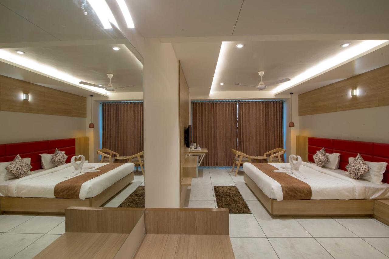 Hotel Silvera Grand Ahmedabad Exteriör bild