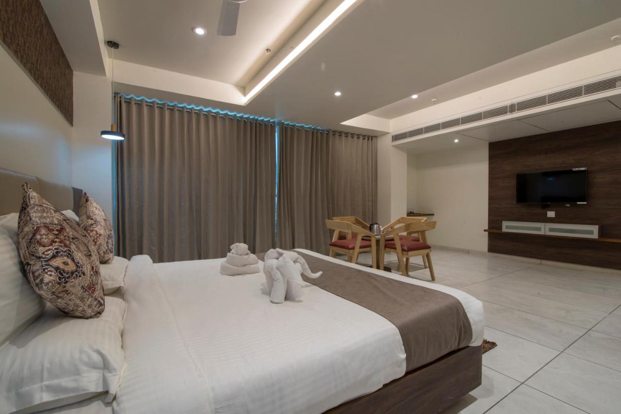Hotel Silvera Grand Ahmedabad Exteriör bild