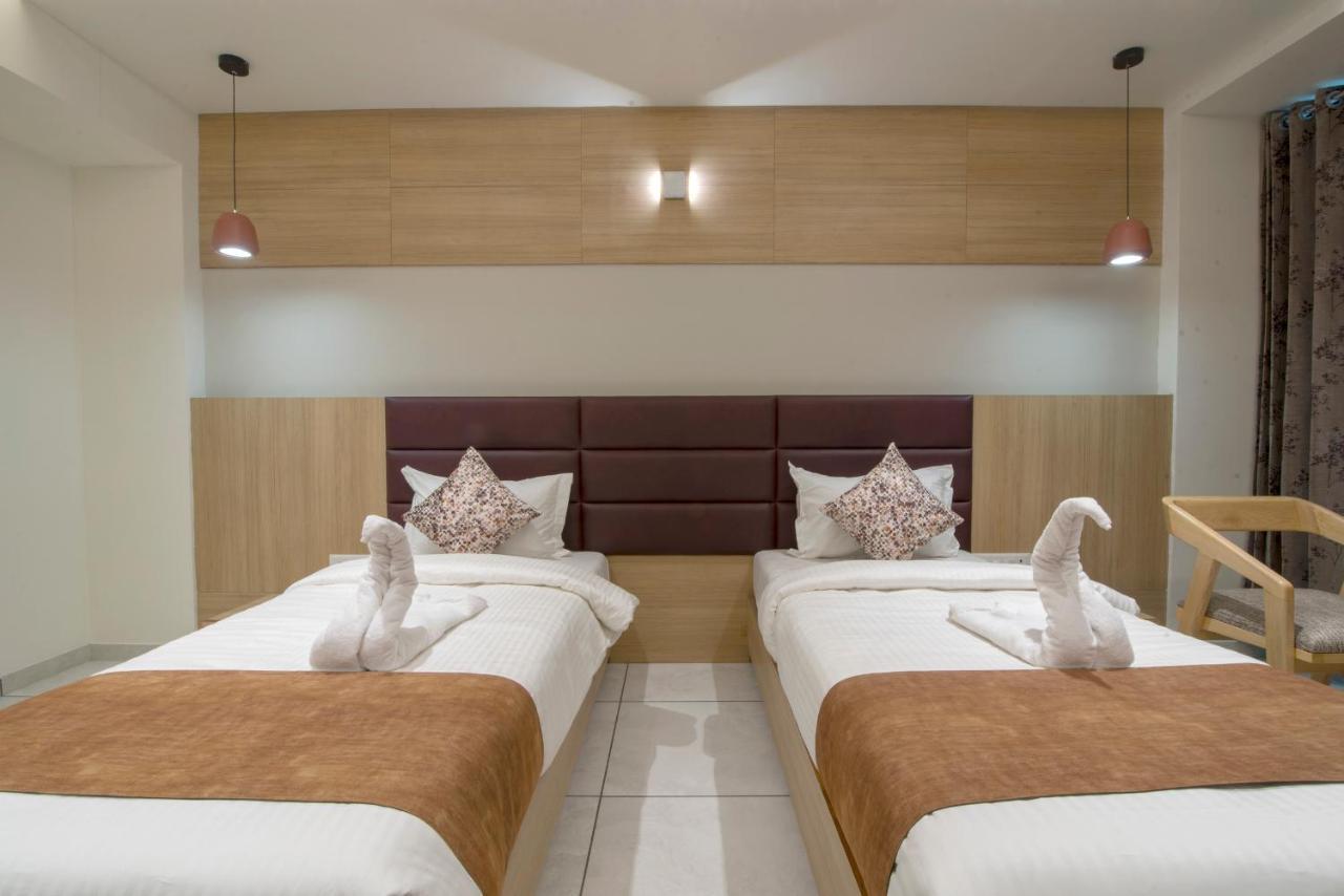 Hotel Silvera Grand Ahmedabad Exteriör bild